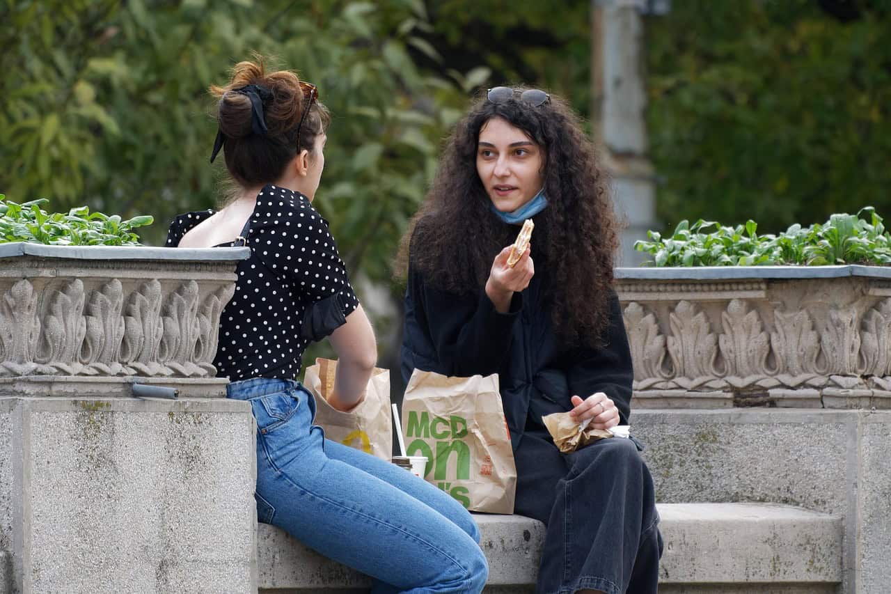 friends, lunch, hanging out, having lunch. outside, women, park, urban, city, hanging out, hanging out, hanging out, hanging out, hanging out, love-bombing, friendships